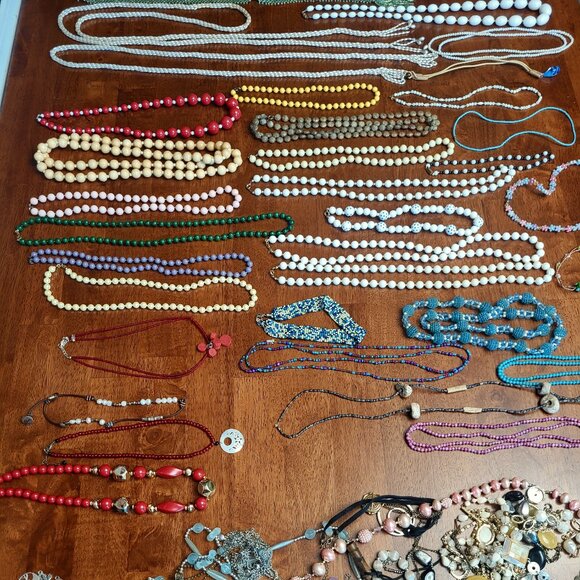 Lot of *Costume Necklaces ~ Unique and Vintage Pieces ~ Excellent Condition - Picture 10 of 10